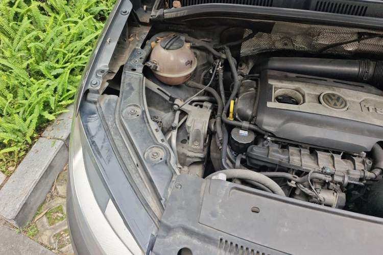 Used Volkswagen Sharan 2013 1.8TSI Standard Model Engine Bay Right