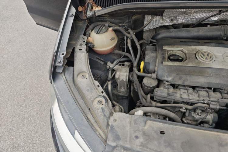 Used Volkswagen Sharan 2013 1.8TSI Comfort Model Euro IV Engine Bay Right