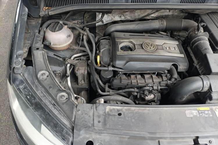 Used Volkswagen Sharan 2013 1.8TSI Standard Model Euro IV Engine Bay Right