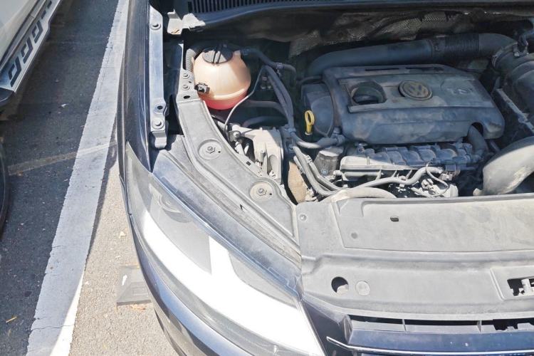 Used Volkswagen Sharan 2013 1.8TSI Comfort Model Euro IV Engine Bay Right