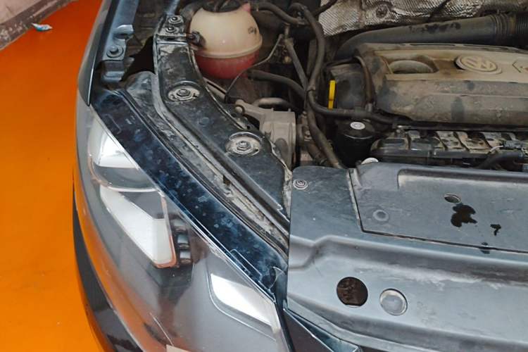 Used Volkswagen Sharan 2013 2.0 TSI Comfort Model Engine Bay Right