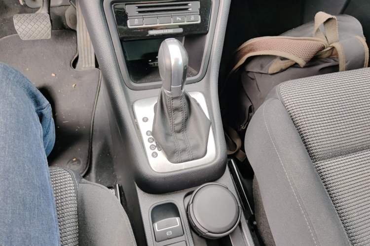 Used Volkswagen Sharan 2013 1.8TSI Standard Model Gear Lever