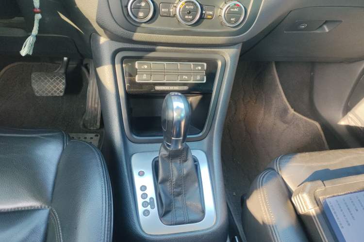 Used Volkswagen Sharan 2013 1.8TSI Comfort Model Gear Lever