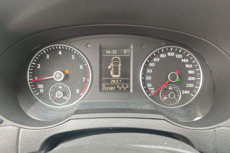 Used Volkswagen Sharan 2013 1.8TSI Comfort Model Euro IV Instrument Cluster