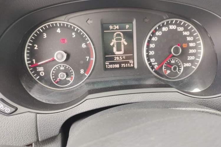Used Volkswagen Sharan 2013 2.0 TSI Standard Model Odometer Close Up