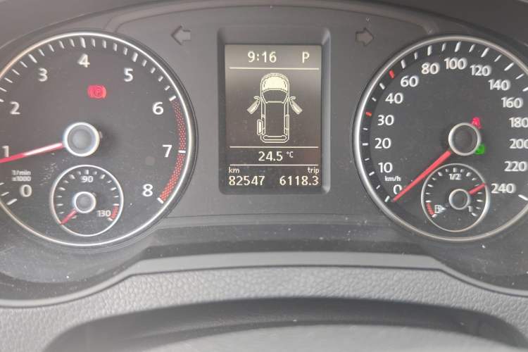 Used Volkswagen Sharan 2013 1.8TSI Standard Model Odometer Close Up