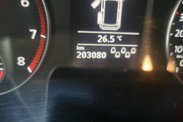 Used Volkswagen Sharan 2013 1.8TSI Standard Model Odometer Close Up
