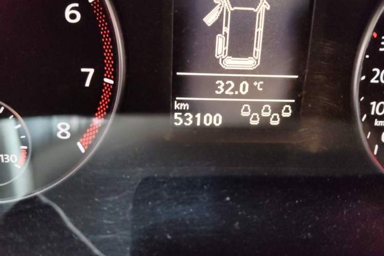 Used Volkswagen Sharan 2013 2.0 TSI Standard Model Odometer Close Up
