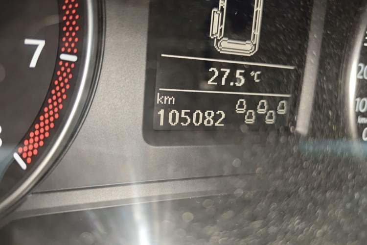 Used Volkswagen Sharan 2013 1.8TSI Standard Model Odometer Close Up