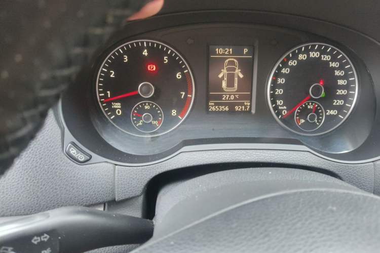 Used Volkswagen Sharan 2013 2.0 TSI Standard Model Odometer Close Up