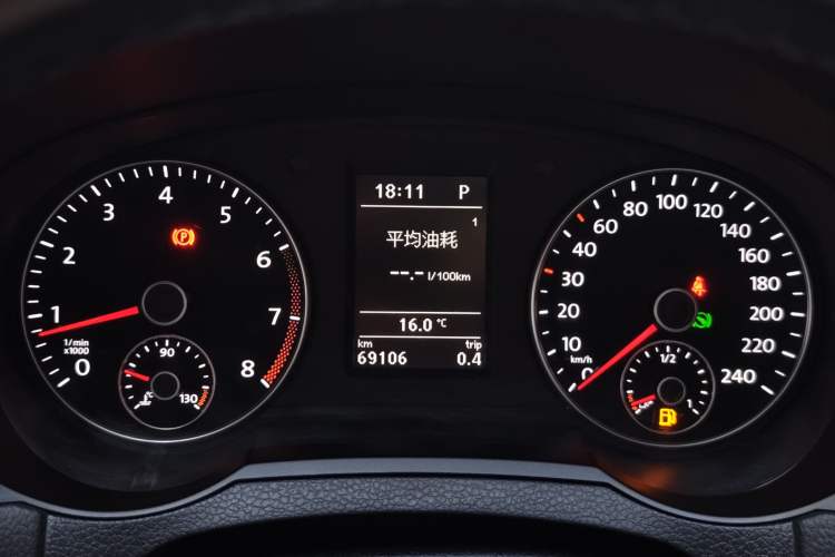 Used Volkswagen Sharan 2013 1.8TSI Standard Model Odometer Close Up