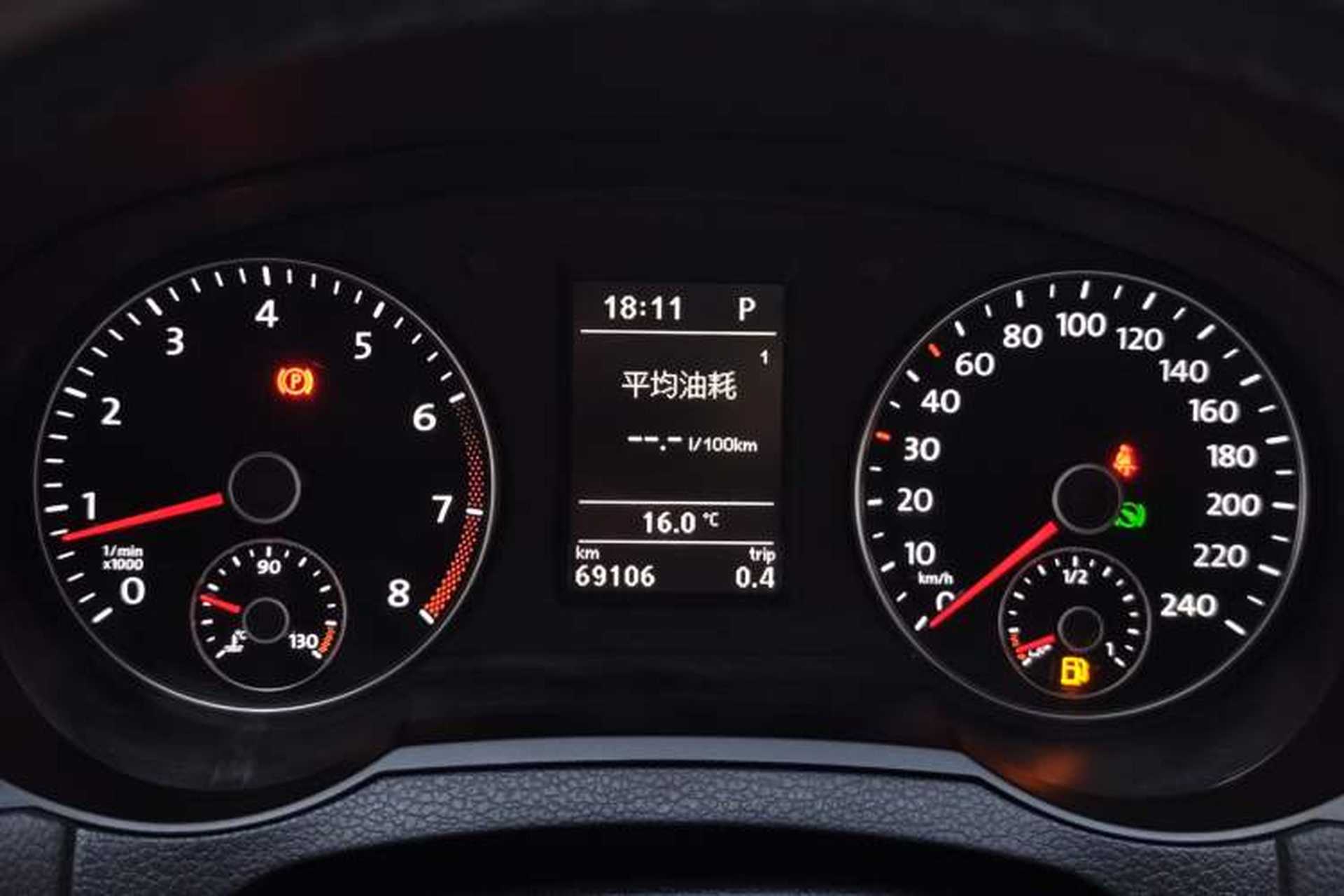 Used Volkswagen Sharan 2013 1.8TSI Standard Model Odometer Close Up