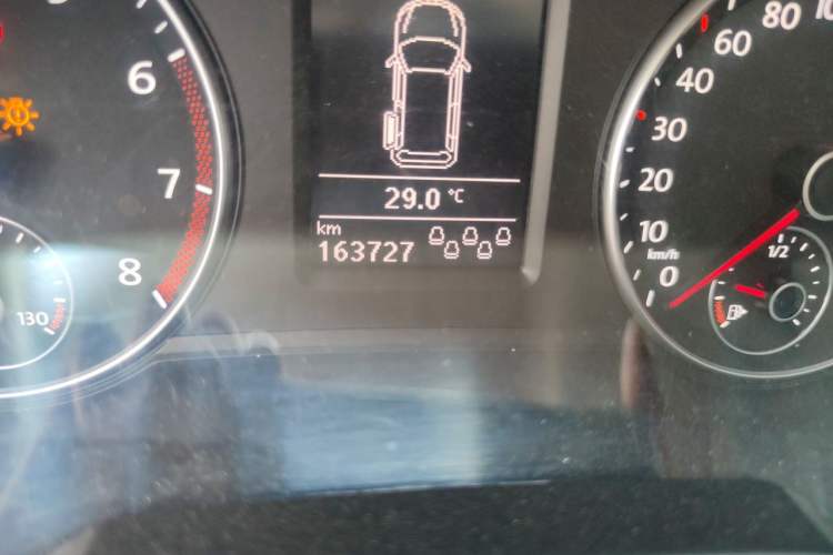 Used Volkswagen Sharan 2013 1.8TSI Standard Model Euro IV Odometer Close Up