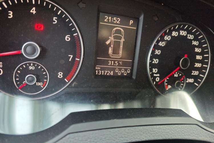 Used Volkswagen Sharan 2013 1.8TSI Standard Model Odometer Close Up