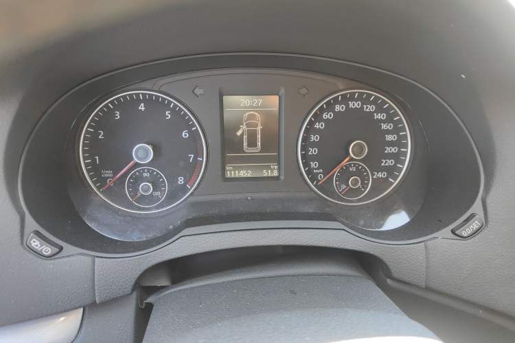 Used Volkswagen Sharan 2013 1.8TSI Standard Model Odometer Close Up