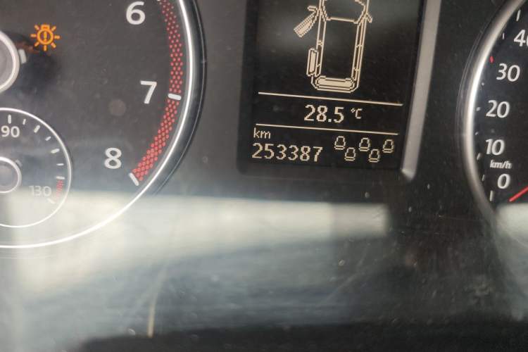 Used Volkswagen Sharan 2013 1.8TSI Comfort Model Euro IV Odometer Close Up