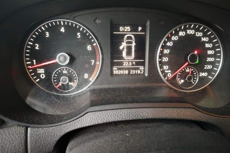 Used Volkswagen Sharan 2013 2.0 TSI Comfort Model Odometer Close Up