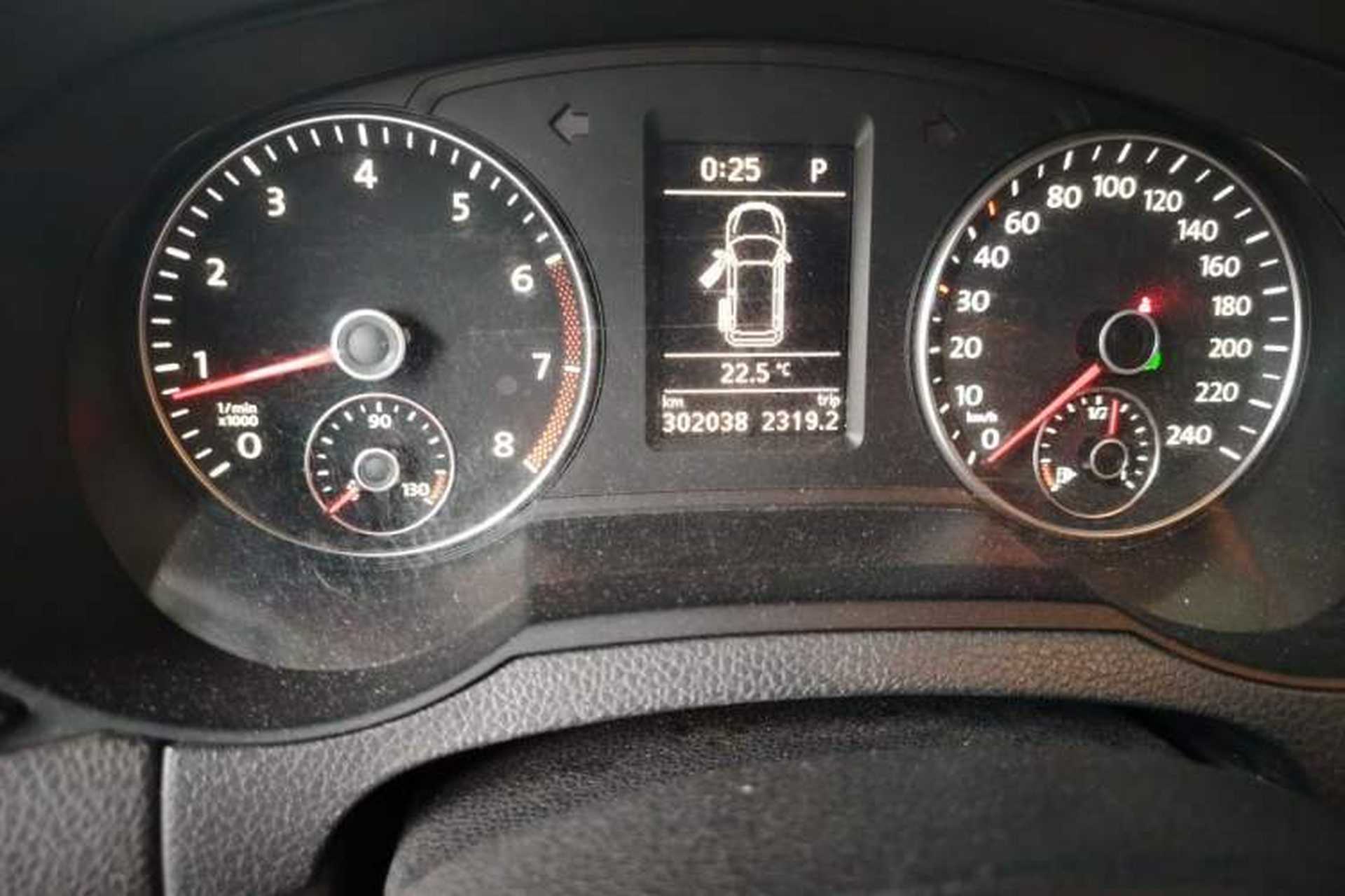 Used Volkswagen Sharan 2013 2.0 TSI Comfort Model Odometer Close Up