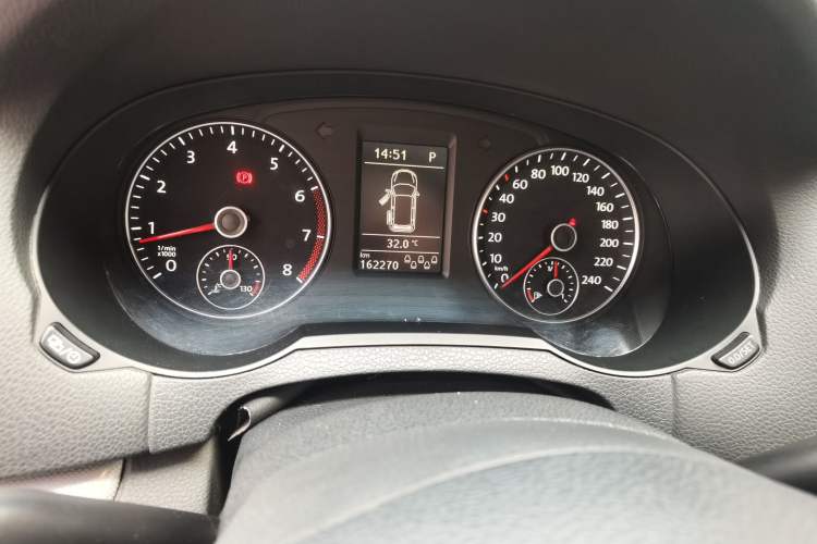 Used Volkswagen Sharan 2013 1.8TSI Standard Model Euro IV Odometer Close Up