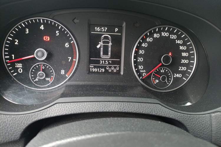 Used Volkswagen Sharan 2013 1.8TSI Standard Model Euro IV Odometer Close Up
