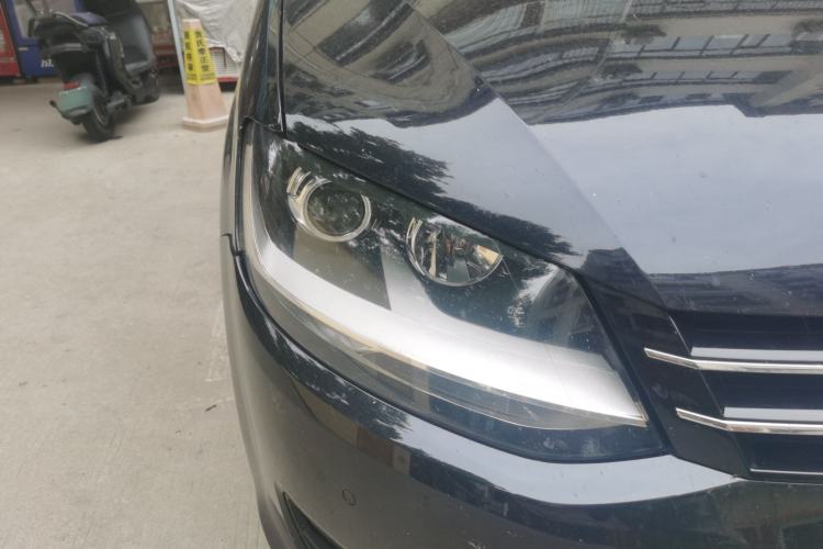 Used Volkswagen Sharan 2013 1.8TSI Standard Model Right Front Headlight