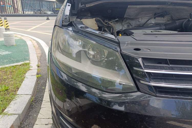 Used Volkswagen Sharan 2013 1.8TSI Comfort Model Right Front Headlight