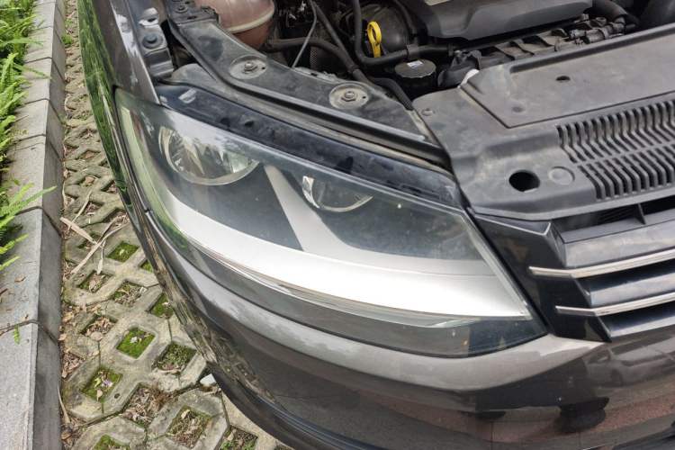 Used Volkswagen Sharan 2013 1.8TSI Standard Model Right Front Headlight