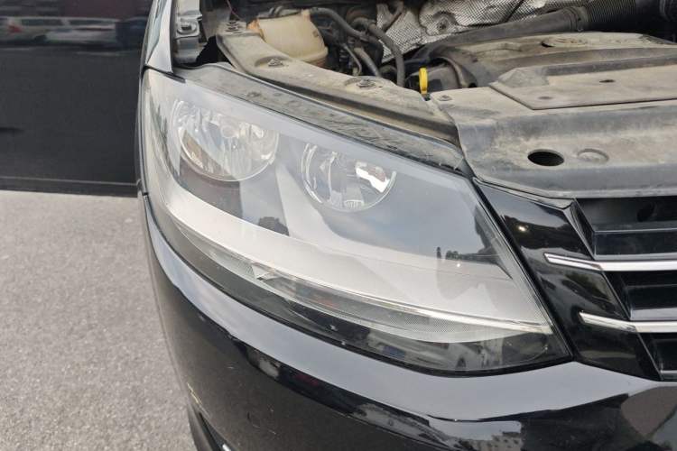 Used Volkswagen Sharan 2013 1.8TSI Comfort Model Euro IV Right Front Headlight