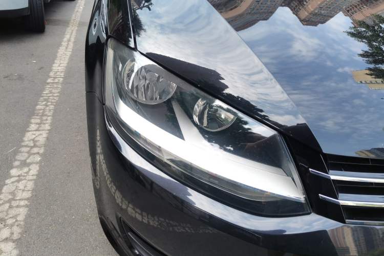 Used Volkswagen Sharan 2013 1.8TSI Standard Model Euro IV Right Front Headlight