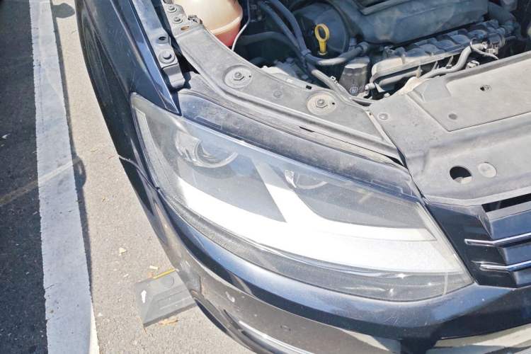 Used Volkswagen Sharan 2013 1.8TSI Comfort Model Euro IV Right Front Headlight