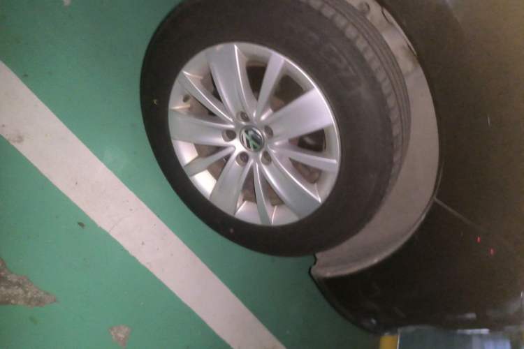 Used Volkswagen Sharan 2013 1.8TSI Standard Model Euro IV Right Front Wheel Hub