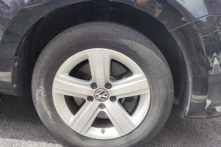 Used Volkswagen Sharan 2013 2.0 TSI Standard Model Right Front Wheel Hub