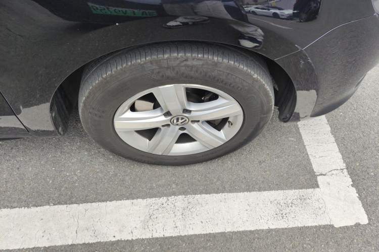 Used Volkswagen Sharan 2013 2.0 TSI Comfort Model Right Front Wheel Hub