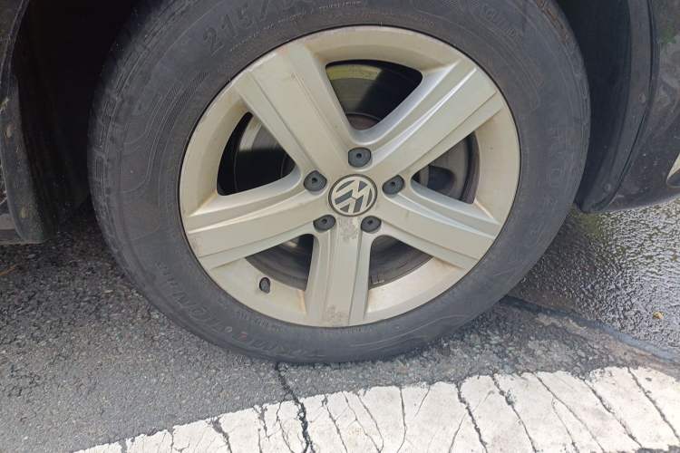 Used Volkswagen Sharan 2013 1.8TSI Comfort Model Right Front Wheel Hub