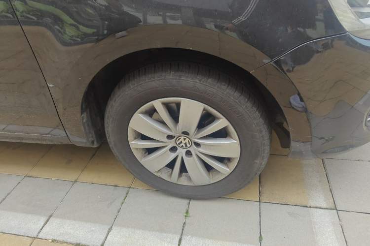 Used Volkswagen Sharan 2013 2.0 TSI Standard Model Right Front Wheel Hub