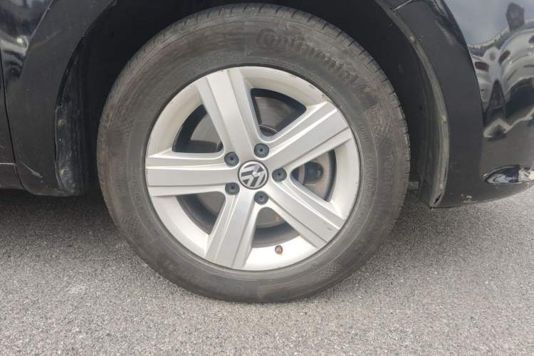 Used Volkswagen Sharan 2013 1.8TSI Comfort Model Euro IV Right Front Wheel Hub