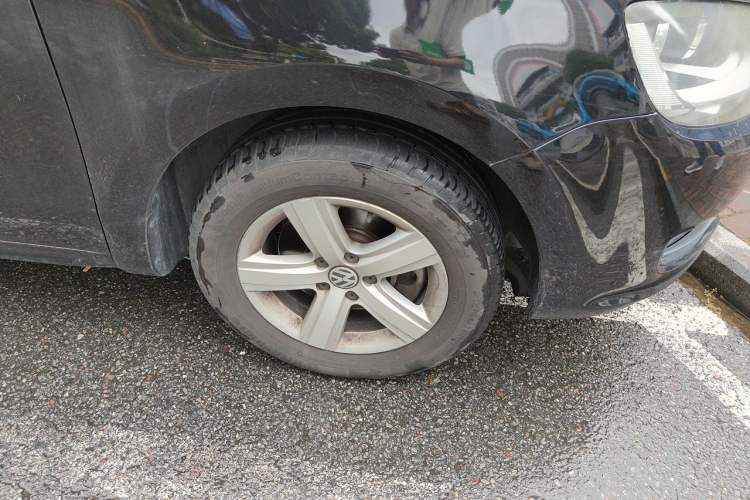 Used Volkswagen Sharan 2013 1.8TSI Comfort Model Euro IV Right Front Wheel Hub