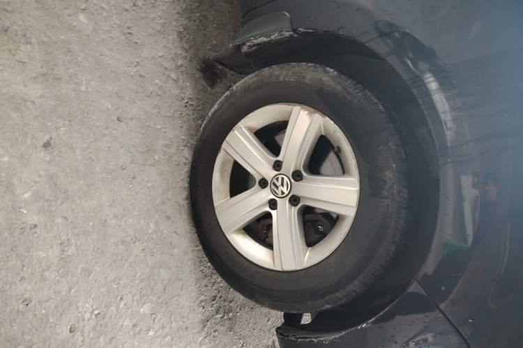 Used Volkswagen Sharan 2013 2.0 TSI Comfort Model Right Front Wheel Hub