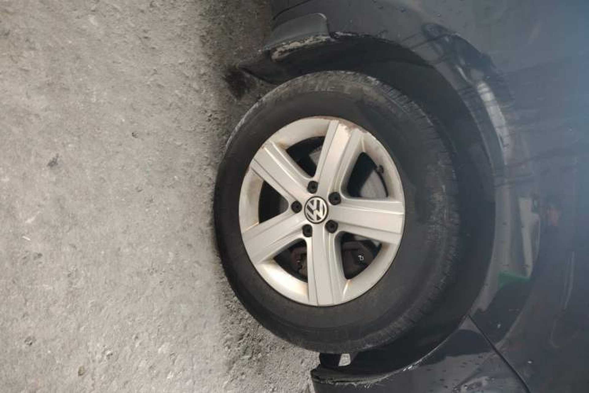 Used Volkswagen Sharan 2013 2.0 TSI Comfort Model Right Front Wheel Hub
