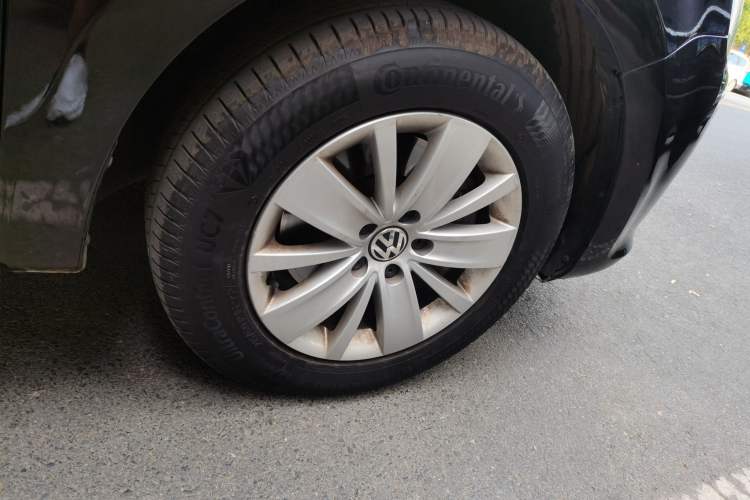 Used Volkswagen Sharan 2013 1.8TSI Standard Model Euro IV Right Front Wheel Hub