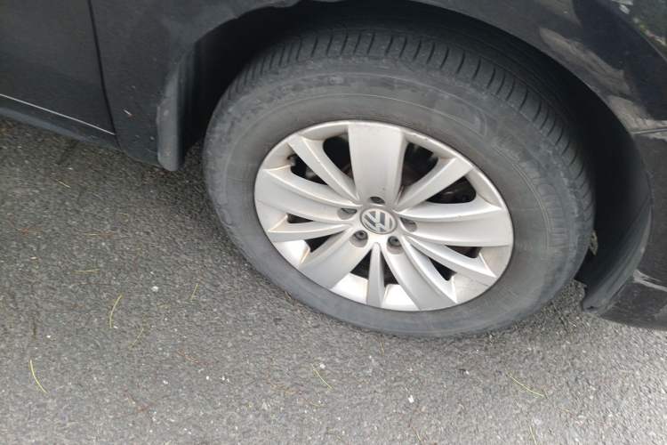 Used Volkswagen Sharan 2013 1.8TSI Standard Model Euro IV Right Front Wheel Hub