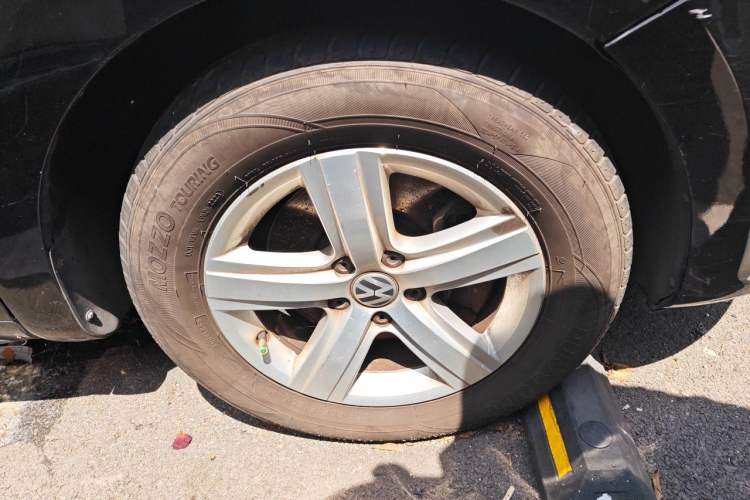 Used Volkswagen Sharan 2013 1.8TSI Comfort Model Euro IV Right Front Wheel Hub