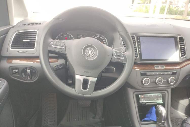 Used Volkswagen Sharan 2013 2.0 TSI Standard Model Steering Wheel