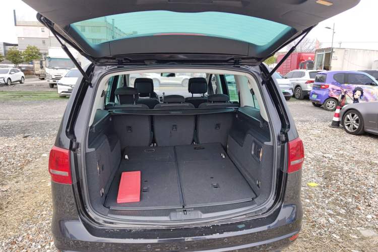 Used Volkswagen Sharan 2013 1.8TSI Standard Model Trunk