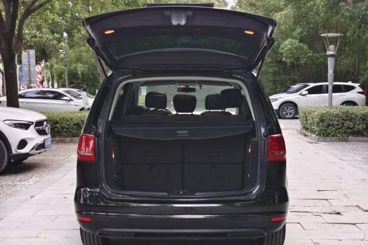 Used Volkswagen Sharan 2013 1.8TSI Standard Model Trunk