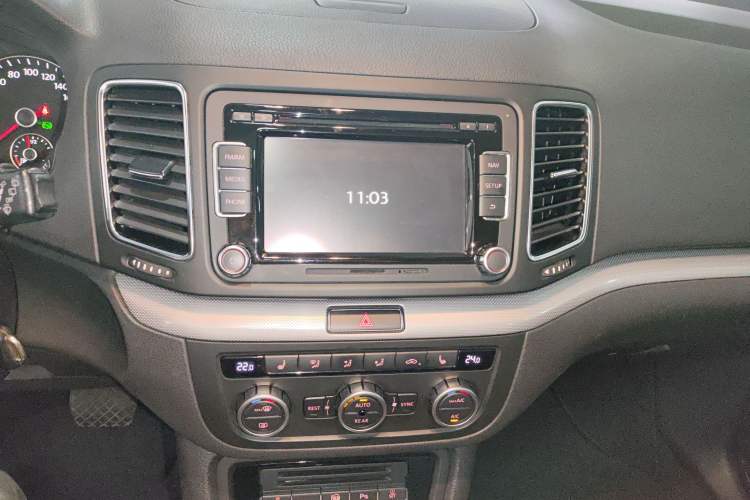 Used Volkswagen Sharan 2013 2.0 TSI Comfort Model Audio And AC Panel