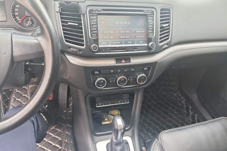 Used Volkswagen Sharan 2013 2.0 TSI Standard Model Audio And AC Panel