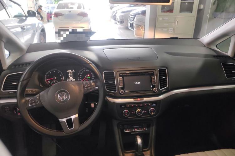 Used Volkswagen Sharan 2013 2.0 TSI Comfort Model Center Console