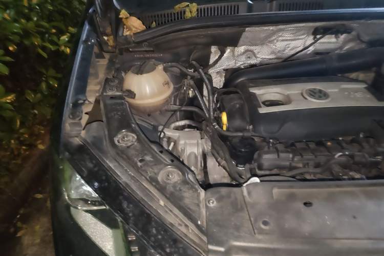 Used Volkswagen Sharan 2013 1.8TSI Comfort Model Euro IV Engine Bay Right