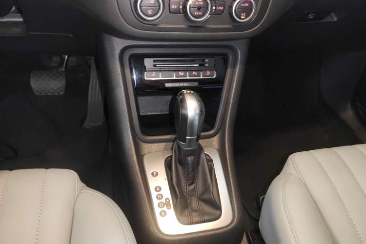 Used Volkswagen Sharan 2013 2.0 TSI Comfort Model Gear Lever
